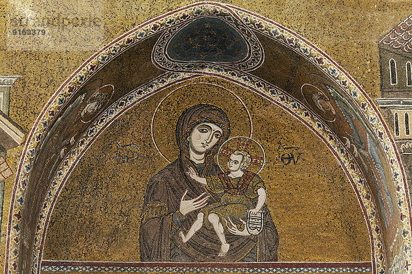 Maria mit Jesuskind  byzantinisches Goldgrund-Mosaik in der Kathedrale Santa Maria Nuova  Monreale  Provinz Palermo  Sizilien  Italien
