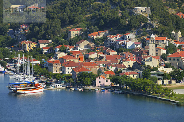 Segeln Städtisches Motiv Städtische Motive Straßenszene Straßenszene Schiff Fokus auf den Vordergrund Fokus auf dem Vordergrund Kroatien Dalmatien