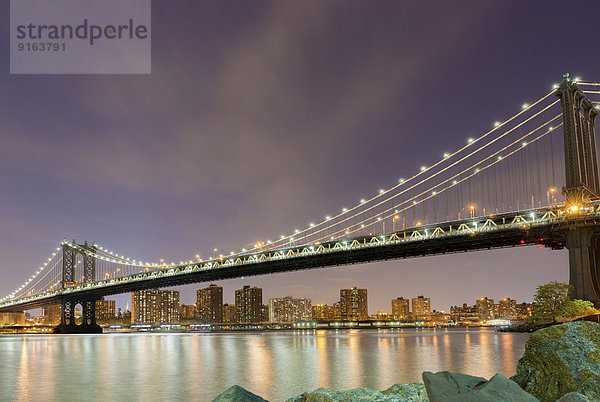 Manhattan Bridge mit Ausblick auf Manhattan  New York City  New York  USA