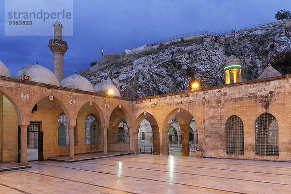 Innenhof der Dergah-Moschee  Mevlid-i Halil Camii  Sanliurfa  Urfa  ?anl?urfa  Südostanatolien  Anatolien  Türkei