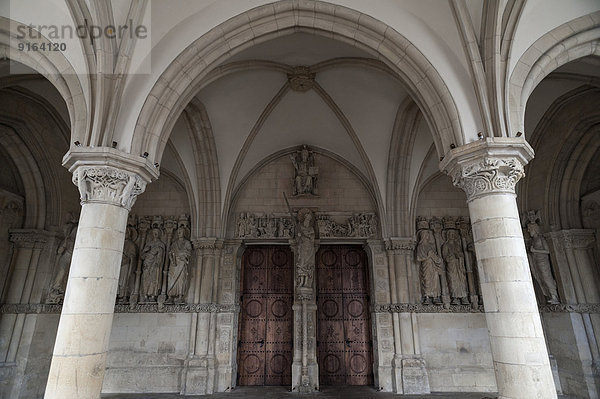 Haupteingang mit Figuren aus dem Paradies  13. Jhd.  St.-Paulus-Dom  Münster  Münsterland  Nordrhein-Westfalen  Deutschland