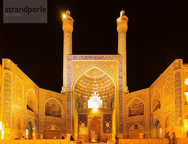 Schah-Moschee oder Imam-Moschee  auch Jameh Abbasi Moschee  bei Nacht  auf dem Maydan-e Imam  Imam-Platz oder Maydan-e Schah  Königsplatz  auch Naqsch-e Dschah?n  Isfahan  Iran