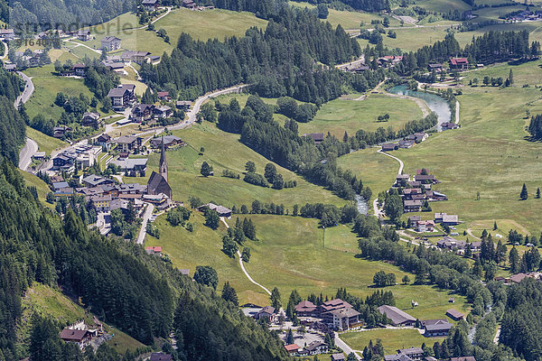 Blick auf Heiligenblut  Kärnten  Österreich