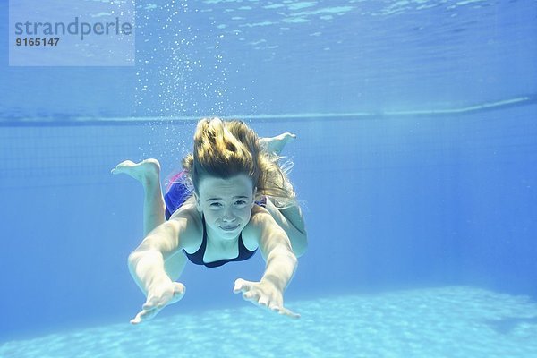 Wasser unterhalb schwimmen Im Freien Mädchen