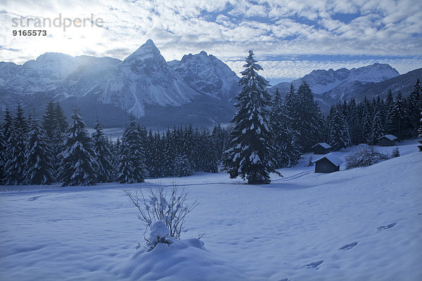 Sonnenaufgang über der Ehrwalder Sonnenspitze  Tirol  Österreich