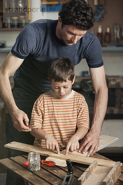 Europäer Menschlicher Vater Sohn arbeiten