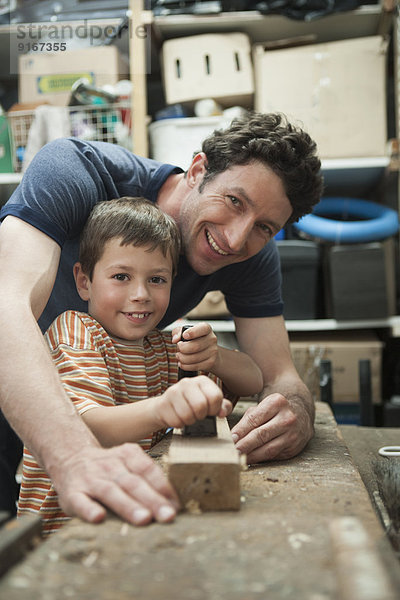 Europäer Menschlicher Vater Sohn arbeiten