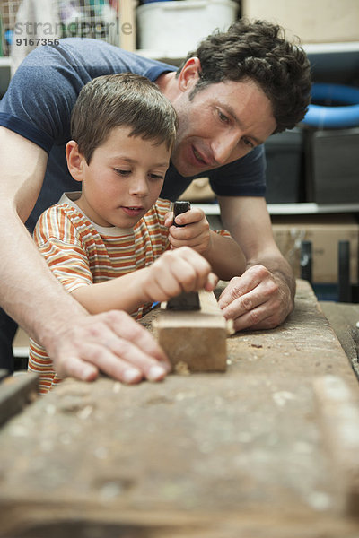 Europäer Menschlicher Vater Sohn arbeiten