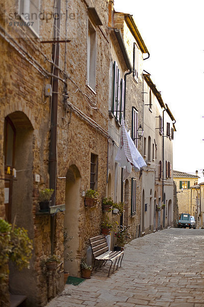 Italien  Toskana  Volterra  Häuserreihe und Gasse