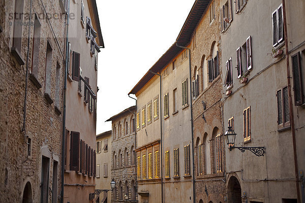 Italien  Toskana  Volterra  Häuserreihe