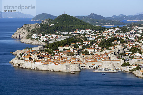 Croatia  Dubrovnik  elevated view to coast line with historic old city