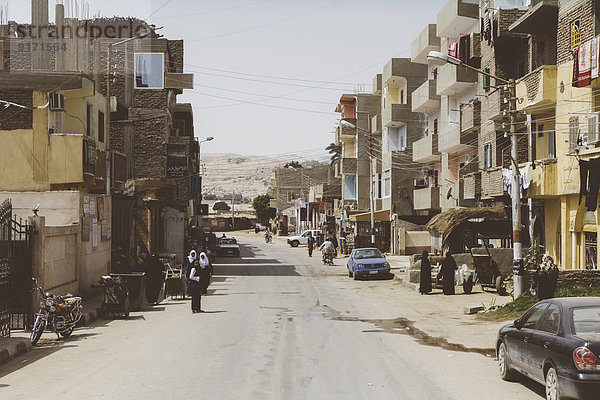 Ägypten  Hurghada  Straße mit Mehrfamilienhäusern