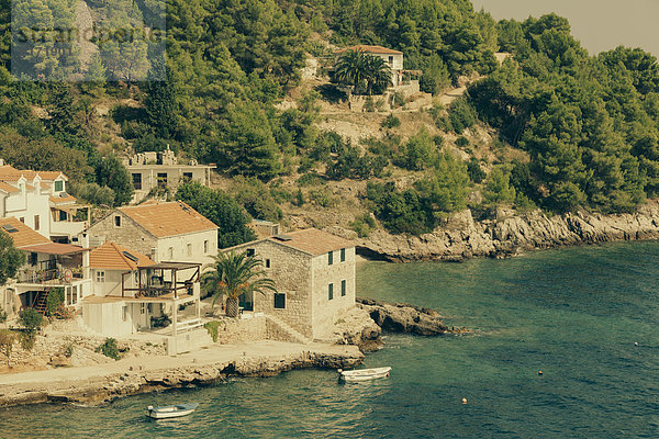 Kroatien  Insel Hvar  Häuser an der Küste