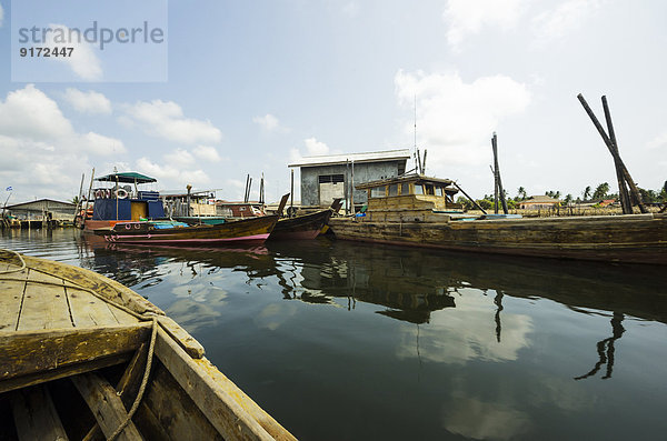Indonesien  Riau Inseln  Bintan Insel  Fischerdorf  Fischerboote
