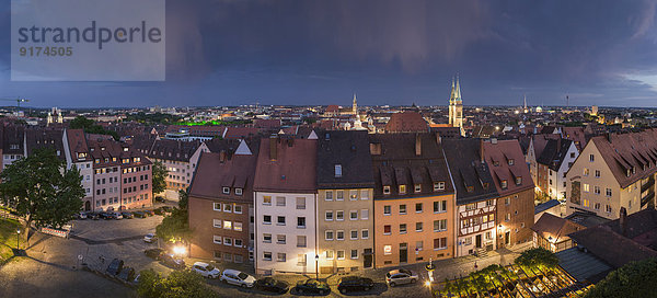 Deutschland  Bayern  Nürnberg  Stadtbild  Historische Altstadt am Abend