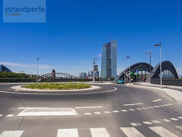 Deutschland  Hessen  Frankfurt  Honsellbrücke  Zentrale der Europäischen Zentralbank im Hintergrund