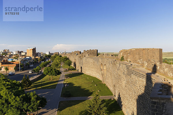 Türkei  Diyarbakir  Blick zur Stadtmauer