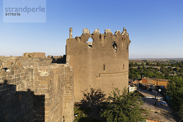 Türkei  Diyarbakir  Blick auf den Turm der Stadtmauer