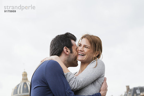 Frankreich  Paris  Porträt eines verliebten Paares