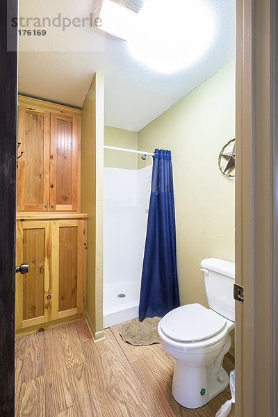 USA  Texas  Badezimmer mit Duschkabine und Toilette