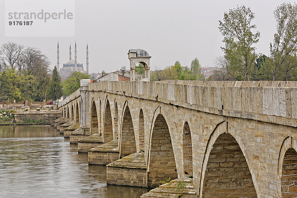 Türkei  Edirne  Brücke über den Fluss Maritsa