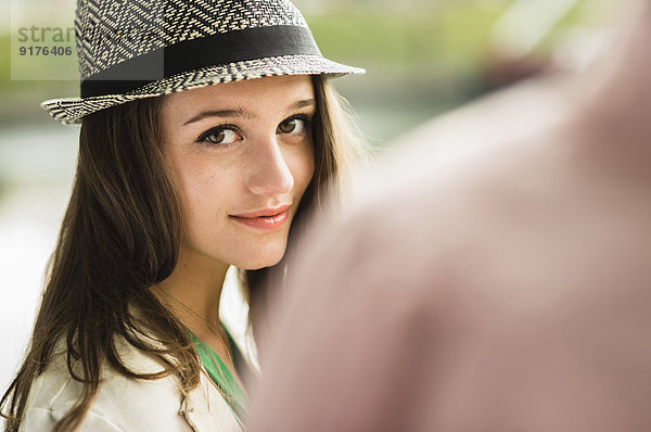 Porträt eines glücklichen  verliebten Teenagers