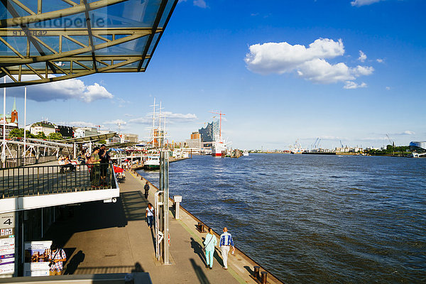 Deutschland  Hamburg  Blick auf den Hafen