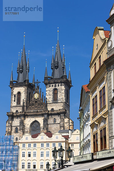 Tschechische Republik  Prag  Gebäude und Restaurants am Altstädter Ring