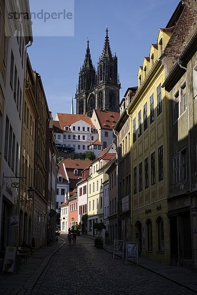 Deutschland  Sachsen  Meißen  Blick auf die Gasse im historischen Stadtzentrum