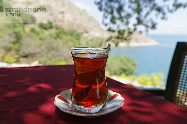 Türkei  Anatolien  Akdamar Insel  Cay  Glas türkischer Tee
