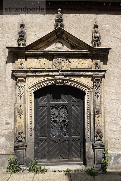 Deutschland  Sachsen  Freiberg  Alte Eingangstür eines historischen Stadthauses