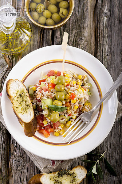 Thunfisch-Reissalat mit Tye Baguette