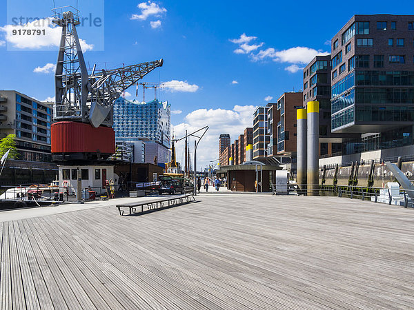 Deutschland  Hamburg  HafenCity  Magellan-Terrassen  Moderne Wohn- und Geschäftshäuser  Elbphilharmonie im Hintergrund