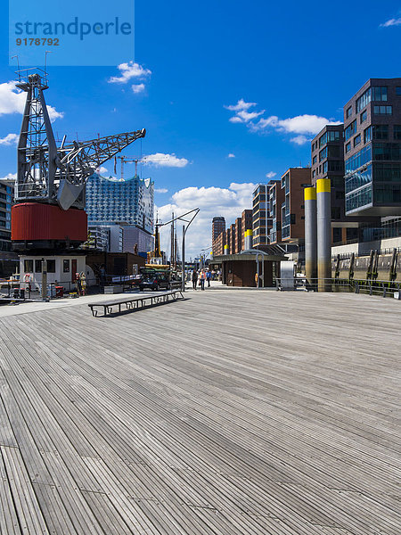 Deutschland  Hamburg  HafenCity  Magellan-Terrassen  Moderne Wohn- und Geschäftshäuser  Elbphilharmonie im Hintergrund