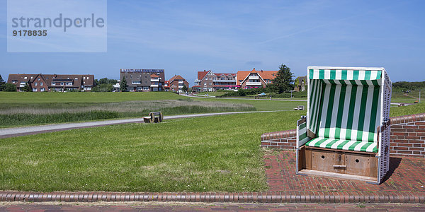 Deutschland  Niedersachsen  Ostfriesland  Baltrum  Westdorf  Strandkorb mit Überdachung