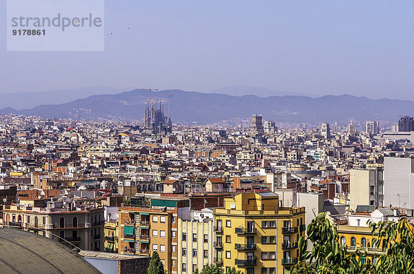 Spanien  Barcelona  Stadtbild vom Palau Nacional an der Sagrada Familia