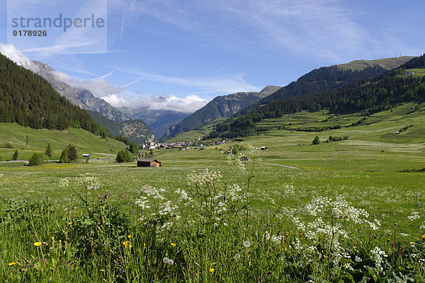 Österreich  Tirol  Nauders und Blick auf die Berge in Südtirol  Italien