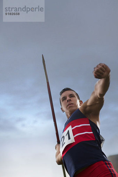 Leichtathlet mit Speerhaltung