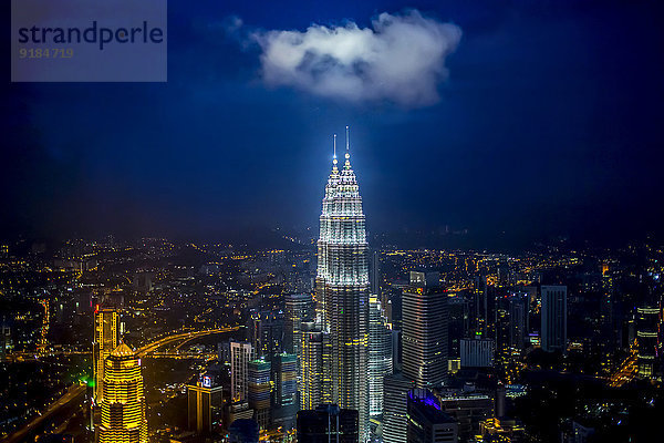 Kuala Lumpur Hauptstadt hoch oben Skyline Skylines beleuchtet Nacht Großstadt Ansicht Malaysia