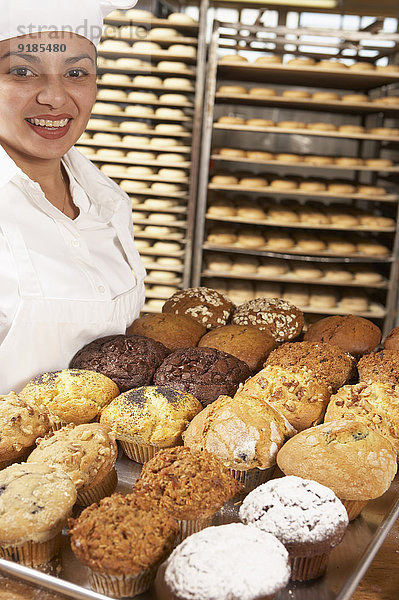 tragen Hispanier Bäcker Muffin Bäckerei