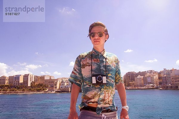 Porträt eines Mannes mit Kamera  Ta' Xbiex Hafen  Gzira  Malta