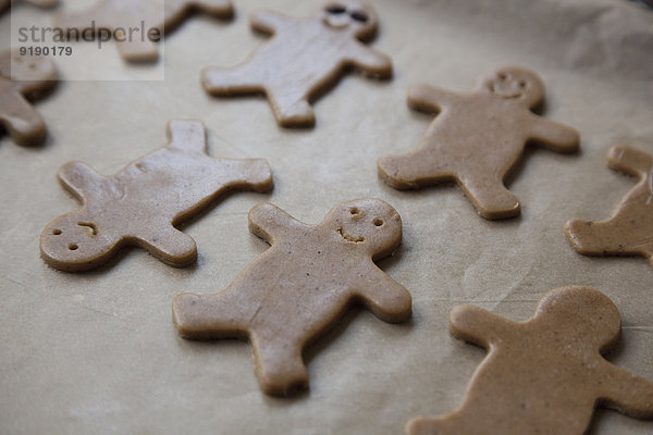 Lebkuchenplätzchen auf Backblech