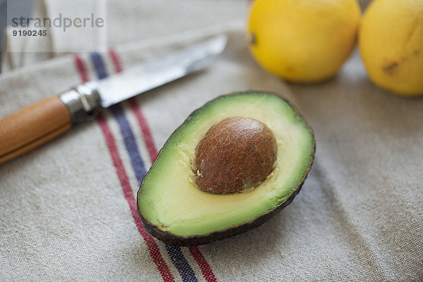 Nahaufnahme von Avocado auf Serviette