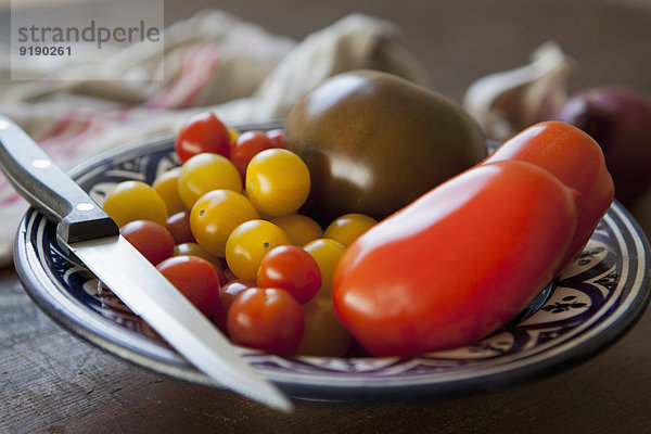 Verschiedene Tomaten im Teller