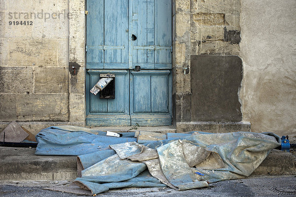 Verwitterte blaue Tür  Cadillac  Gironde  Frankreich