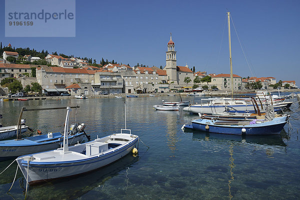 Hafen Boot Kirche frontal angeln Kroatien Dalmatien