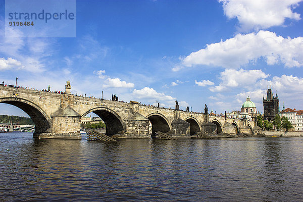 Moldau mit Karlsbrücke  Karl?v most  UNESCO Weltkulturerbe  Prag  Tschechische Republik