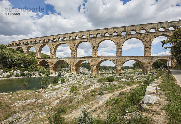 Pont du Gard  römischer Aquädukt  Vers-Pont-du-Gard  Languedoc-Roussillon  Frankreich