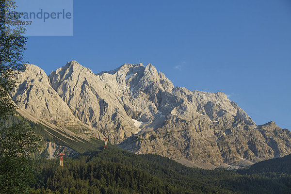 Zugspitze im Abendlicht  Grainau  Bayern  Deutschland