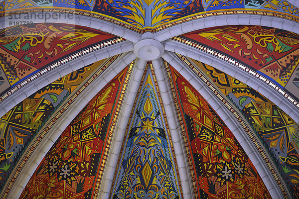 Bemalte Decke der Kuppel  Almudena-Kathedrale  Madrid  Spanien